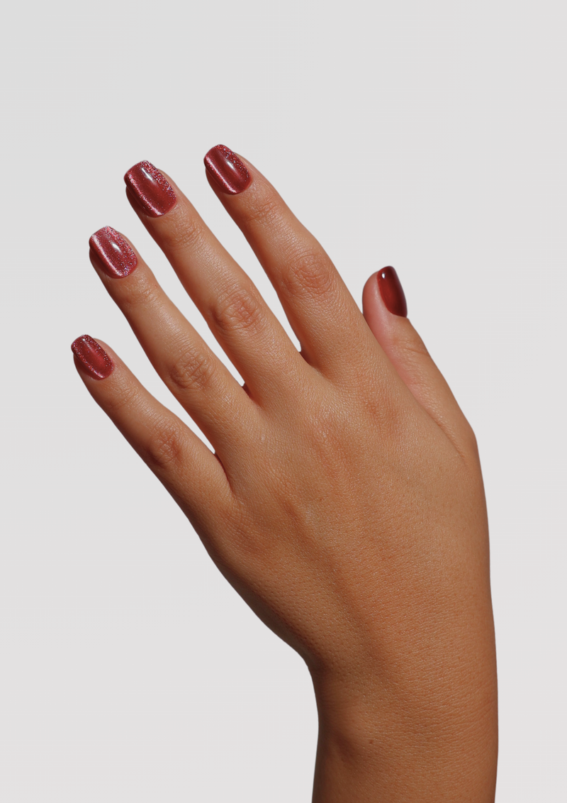 Berta Beirut cat eye nail gel by Ezmio Beauty