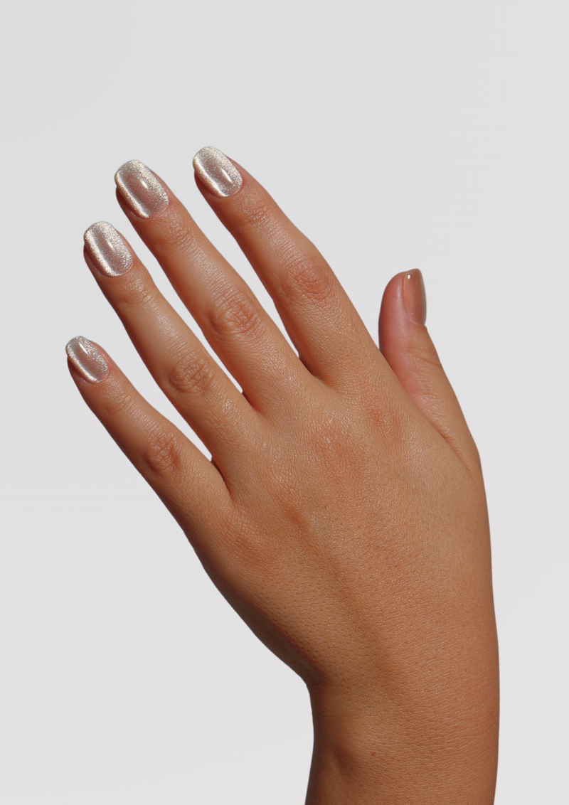 Pauline Paris cat eye nail gel by Ezmio Beauty