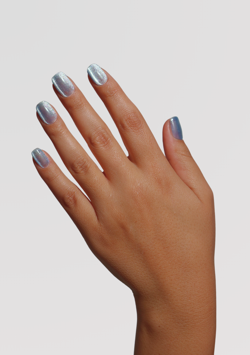 Sia Sydney cat eye nail gel by Ezmio Beauty