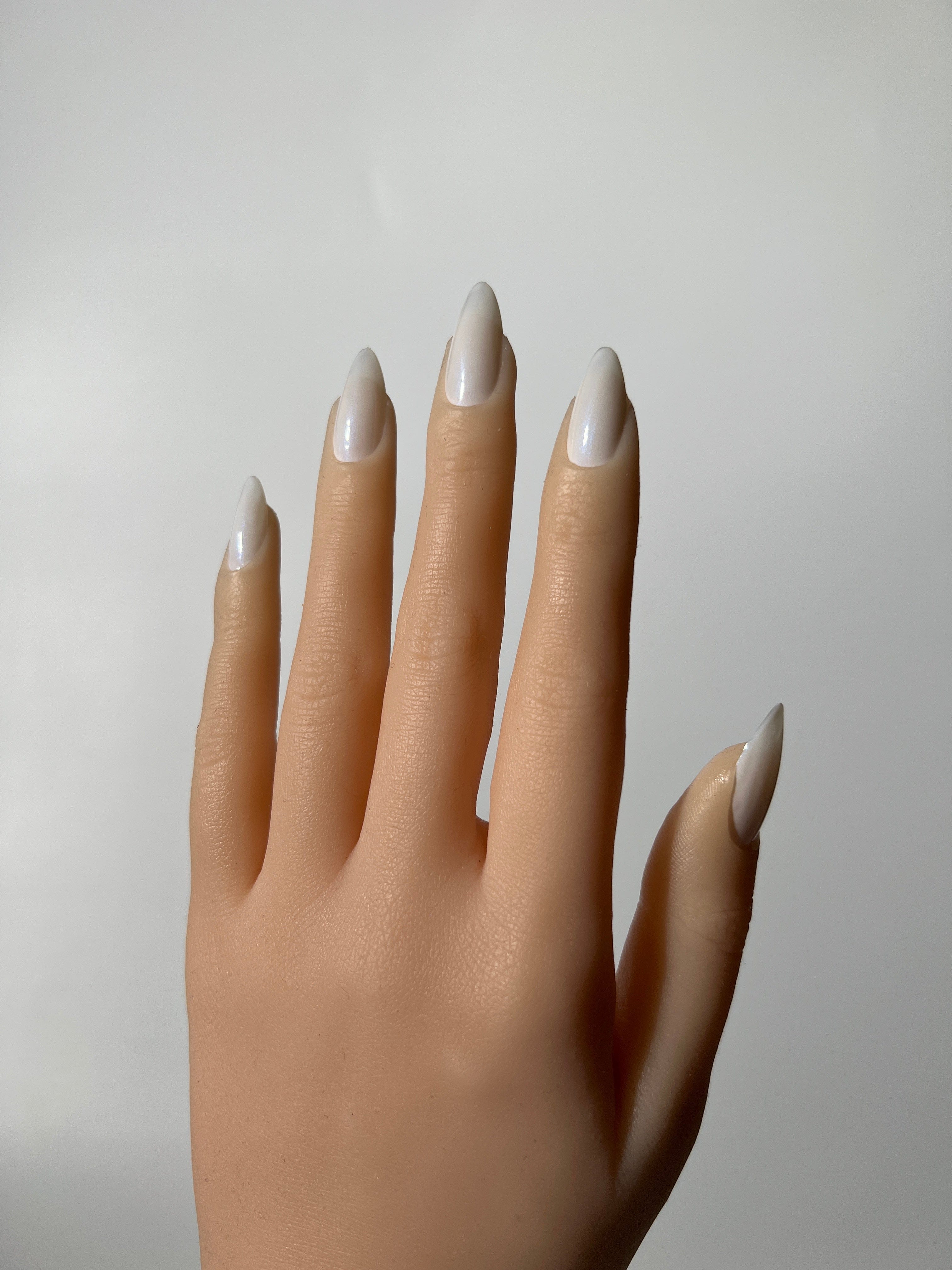 Nail Polishes White Claudia Cloud