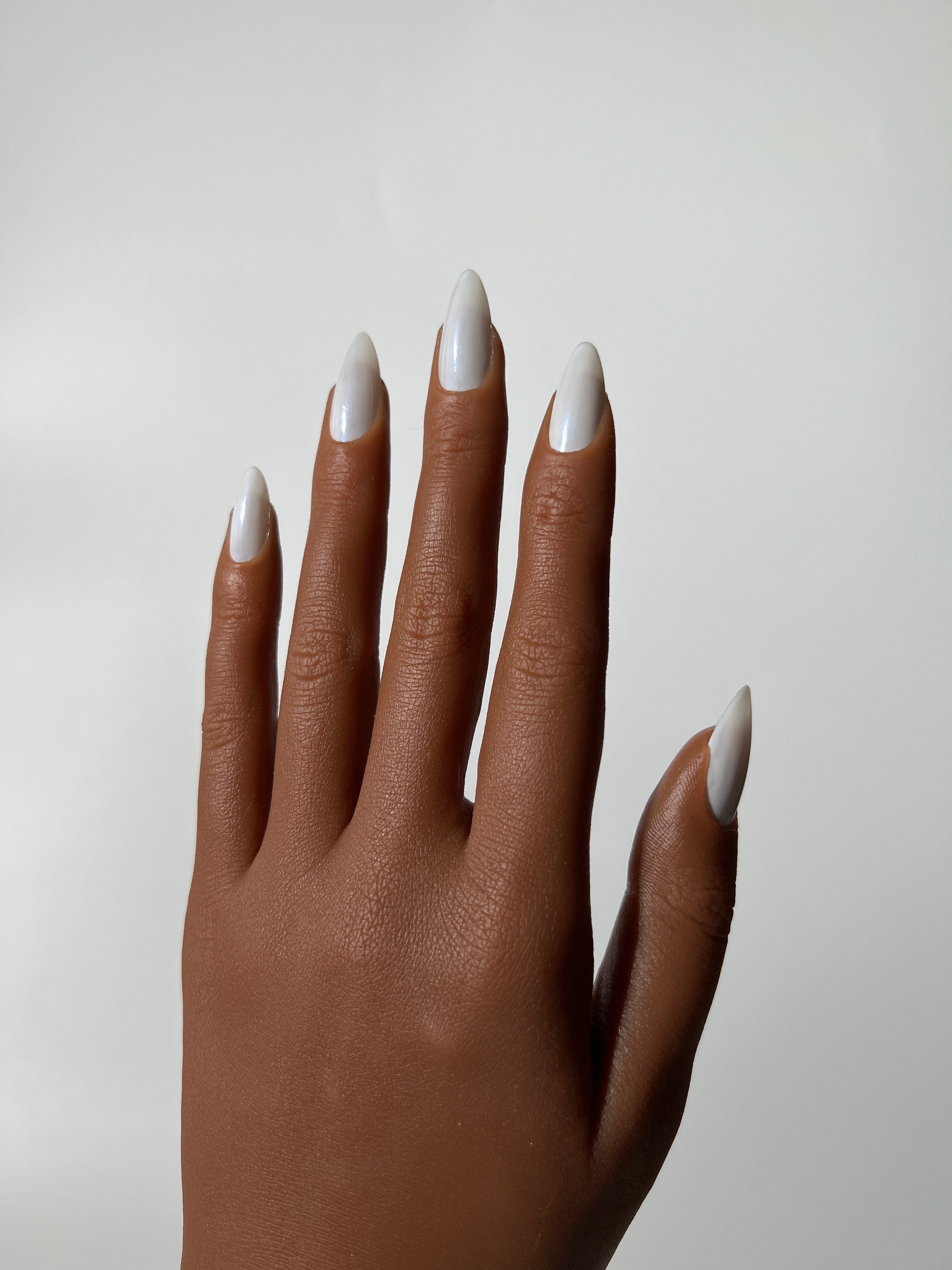Nail Polishes White Claudia Cloud