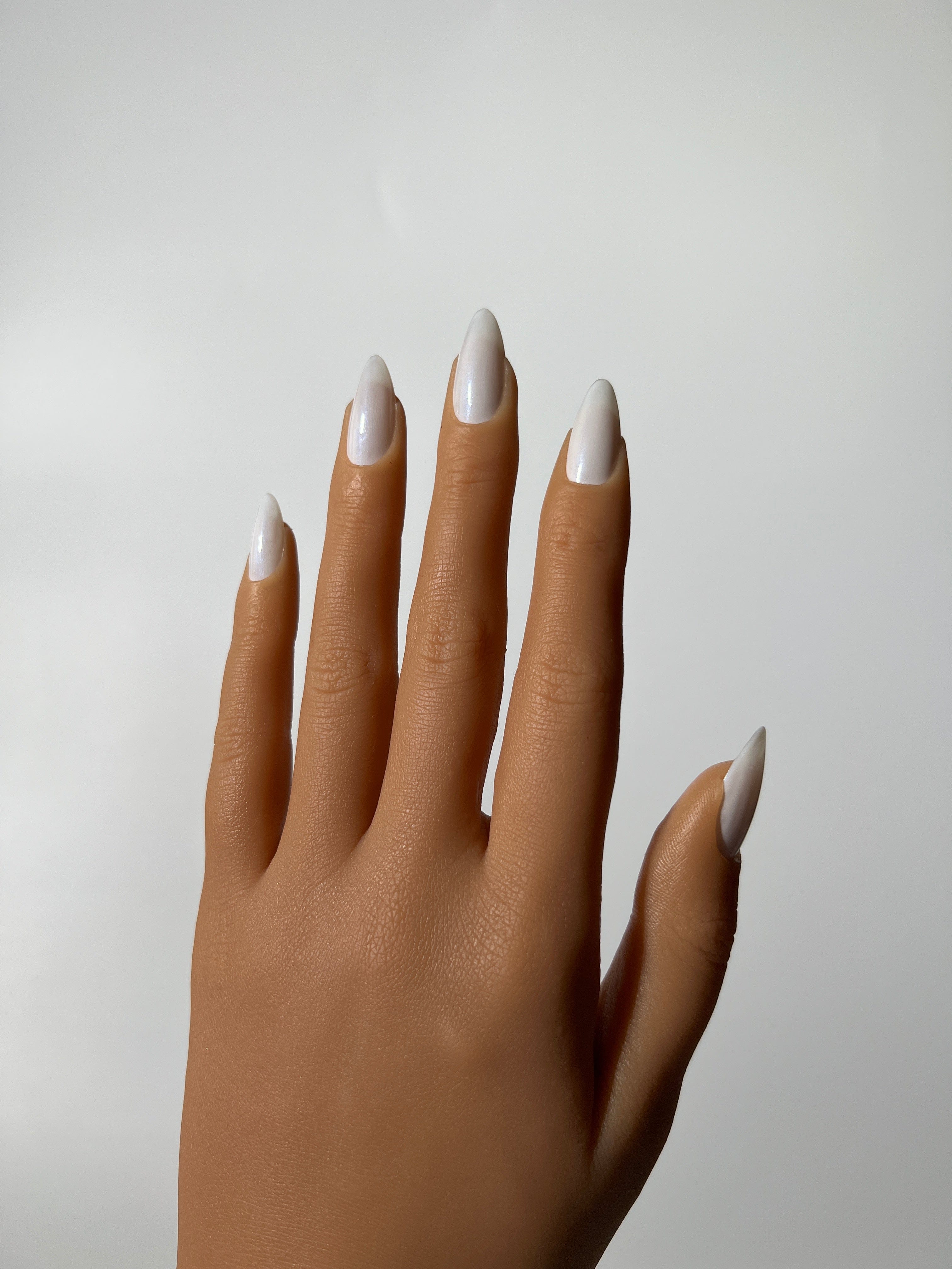 Nail Polishes White Claudia Cloud
